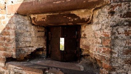 Fototapeta na wymiar old abandoned building inside the fort : Doors for Canon inside the Fort