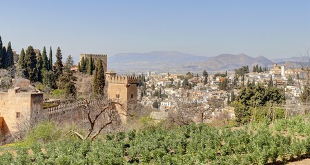 Obraz premium panorama sur la ville de Grenade en Andalousie et sur le palais de l'Alhambra