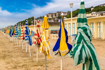 Beach umbrellas in Trouville - obrazy, fototapety, plakaty