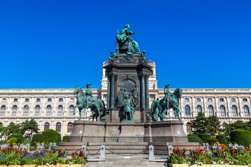 Fototapeta na wymiar Maria Theresa statue in Vienna
