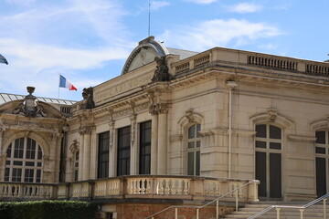 Fototapeta na wymiar Le palais des congrès, ancien casino, vu de l'extérieur, ville de Vichy, département de l'Allier, France