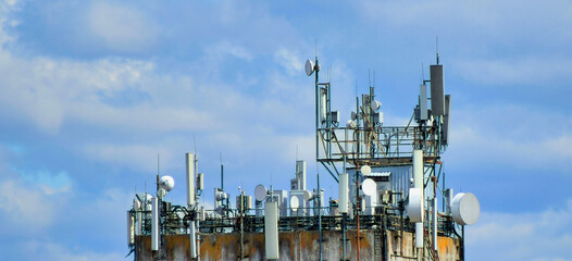 Building roof with wi-fi telecom antennas