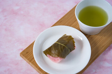 桜餅と温かいお茶