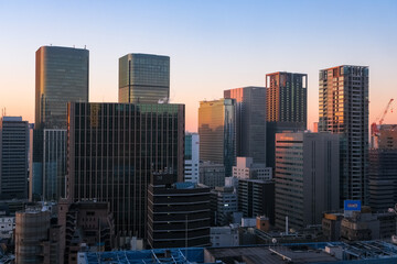 Fototapeta premium 大阪市北区 梅田から見る朝焼けの高層ビル群