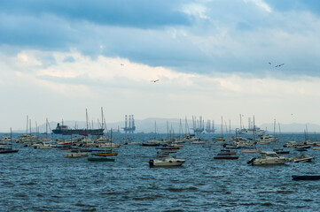 Obraz premium Boats and yachts at Gateway of India bay