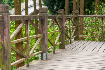 Close-up of nine curved corridor walks and railings that shuttle in the park