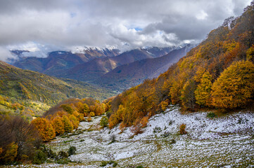 Neige sur les collines de Sentein