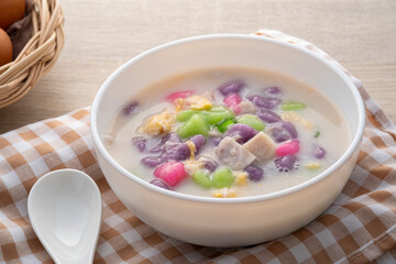 dumplings in coconut cream,bua loi Thai dessert