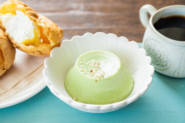 ピスタチオのプリンとコーヒー