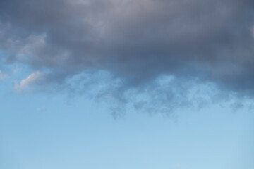 Fototapeta premium White cumulus clouds on a clear blue sky.