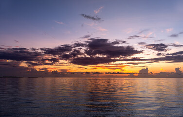 Fototapeta na wymiar Beautiful ocean sunset landscape 