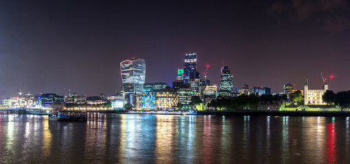 Naklejka na ściany i meble Cityscape of London at night