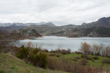 Fototapeta na wymiar Panoramic view of the mountains around the water reservoir at Caldas de Luna, between Asturias and Leon. Spain.