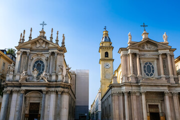 Fototapeta na wymiar イタリア トリノ サンカルロ広場の教会（サンタ・クリスティーナ教会、サンカルロボロメオ教会）