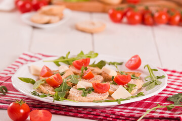 Friselle with cherry tomatoes and arugula.