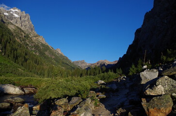 path through the mountains