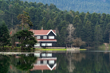 Obraz premium Bolu Golcuk Tabiat Parki. Bolu National Park. Landmarks or touristic places of Turkey. Wooden green house by the lake. 