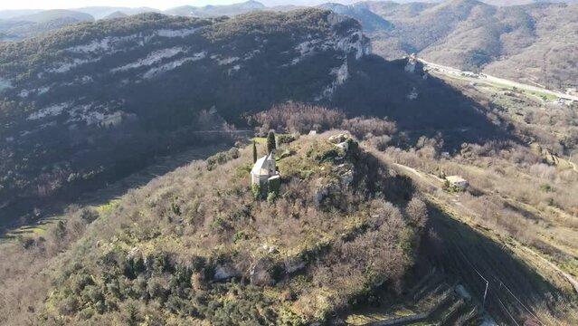 Chiesa di San Lorenzino, Orco Feglino, ripresa aerea.