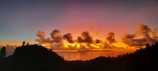 crépuscule entre tahiti et Moorea