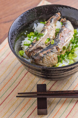 オイルサーディン丼