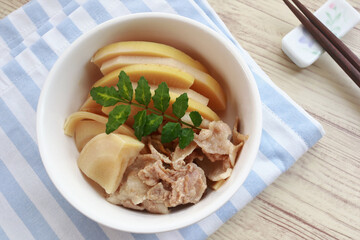 タケノコと豚肉の煮物