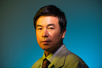 作業服を着た50代ビジネスマン