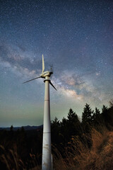 春に浮かび上がる天の川