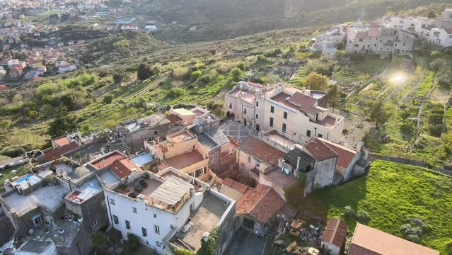 Verezzi, una delle perle della Liguria di Ponente, panoramica aerea sul paese. Parte 2