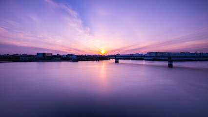 Fototapeta na wymiar 橋から見る運河の夕景
