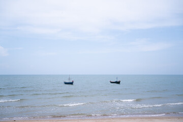Obraz premium fisherman boat on the beach, pattaya sea.