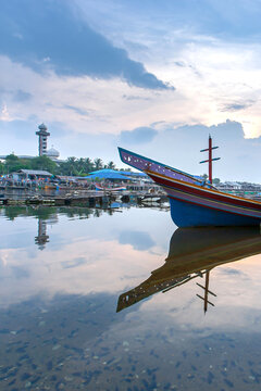 Kolae fishing boats dock on the Bang Nara River at dusk.