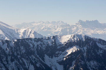 Obraz premium Panorama sur les Alpes enneigées