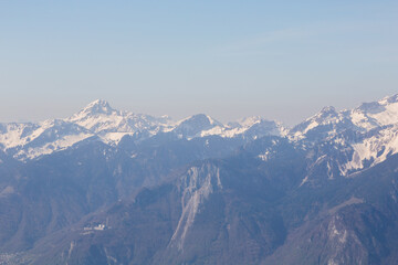 Fototapeta na wymiar Panorama sur les Alpes