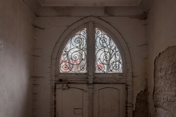 Urban exploration in an old abandoned hospital in a historic mansion in Poland - Urbex in Turczynek