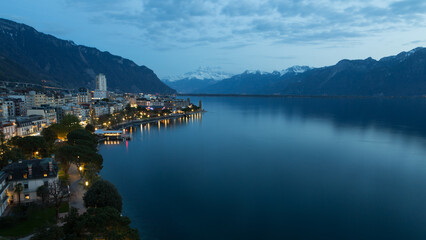 Soir sur Montreux et le lac L&eacute;man