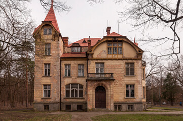 Obraz premium Urban exploration in an old abandoned hospital in a historic mansion in Poland - Urbex