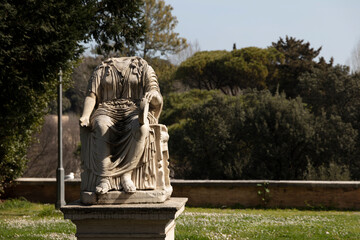 Obraz premium statue of a person in the park in rome; antique roman statue 