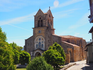 Fototapeta na wymiar Frias, bonito pueblo medieval con su castillo, en la provincia de Burgos. España. 