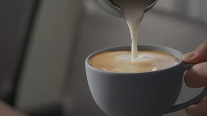 Foto op Plexiglas man pour steamed milk, making cappuccino © GCapture