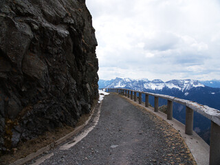 Obraz premium Hiking Neddis mountain to get Dimon lake