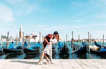 Abwaschbare Fototapete Gondeln Couple of lovers visiting Venice, Italy - Boyfriend and girlfriend having romantic italian weekend