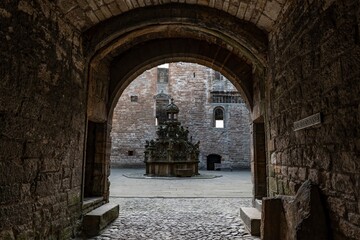 Fototapeta premium The Old Entrance to counrtyard of Linlithgow Palace with Kings Fountain, Scotland