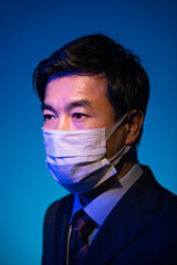 マスクをした50代ビジネスマン