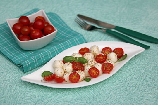 Mozzarellakugeln Images – Browse 115 Stock Photos, Vectors, and Video ...