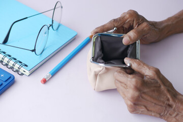  senior women hand open an empty wallet with copy space.