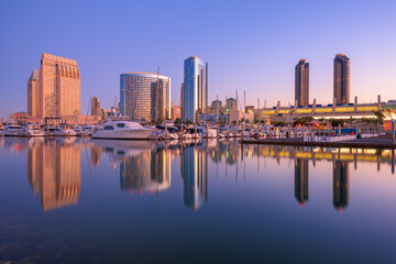 Fototapeta premium San Diego, California, USA Downtown City Skyline at Dusk