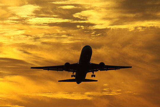 airplane at sunset © sorao