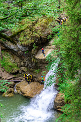 Abseilen und Springen in Schluchten und Wasserfällen - Canyoning
