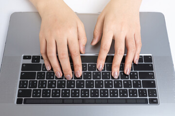 Fototapeta na wymiar hands on keyboard