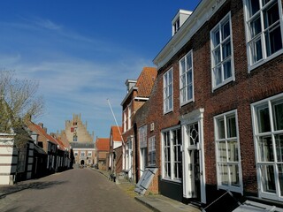 Fototapeta na wymiar Straße in dem historischen Städtchen Veere, Niederlande